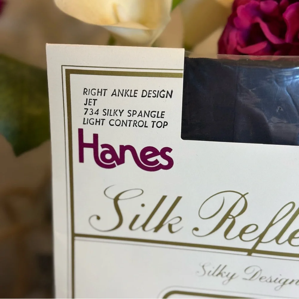 Vintage Hanes Silk Reflections Silky Light Control Size C-D. Jet. NWT‎